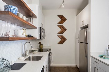 240 Sidney Street, Studio-3 Beds Apartment for Rent - Photo Gallery 5