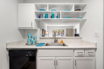 Kitchen, Refrigerator, Stove, Dishwasher, Sink - Photo Gallery 6