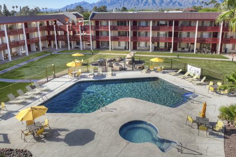 Pool, Spa, Clubhouse, Pool Deck, Patio, Chairs, Picnic