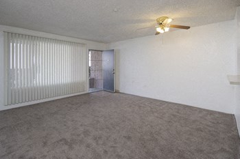 Living Area, Ceiling Fan, Door - Photo Gallery 7