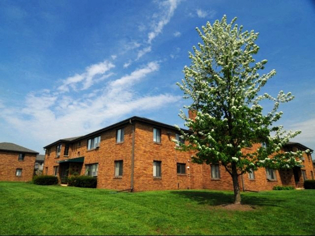 Lansing Apartments Exterior of Amber Square Apartments in Lansing, MI