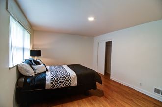 2601 E. Grand River 2 Beds Apartment for Rent