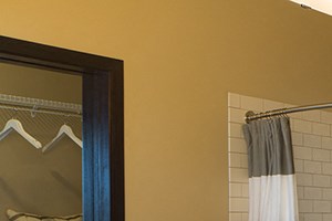 Bathroom with twin sinks - Photo Gallery 3