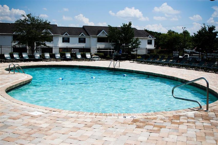Stoneledge Plantation Apartments, 1421 Roper Mountain Road, Greenville