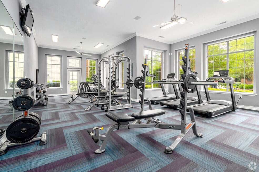 the gym at the estates at spring ridge apartments