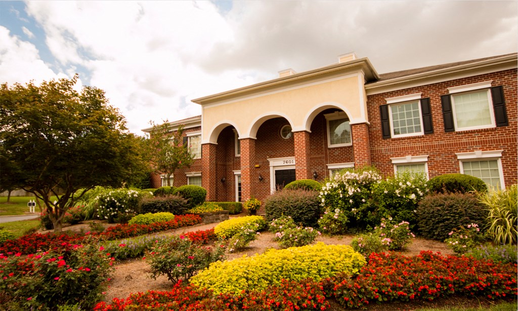 a garden in front of a building