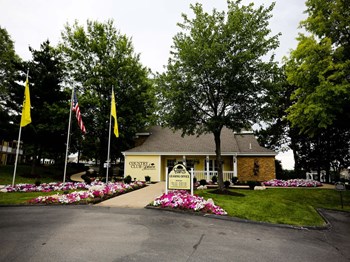 1400 Aberdeen Court 1-2 Beds Apartment, Loft for Rent - Photo Gallery 3