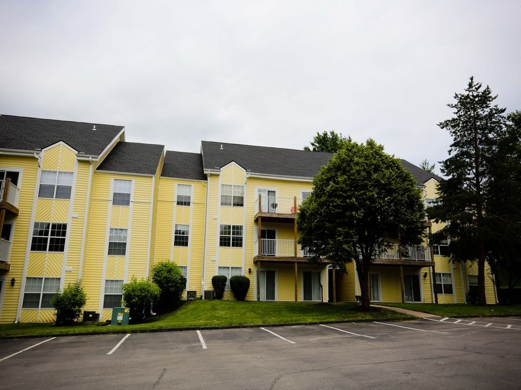 Photos and Video of Country Club Place Apartments in St. Charles, MO