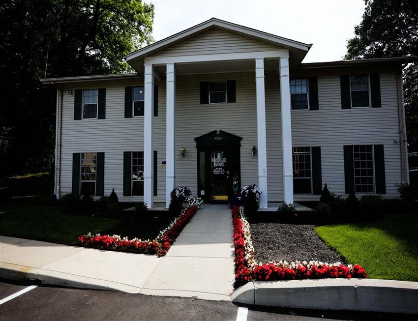 Whispering Lake Apartments, 4583 Whisper Lake Drive, Florissant, MO