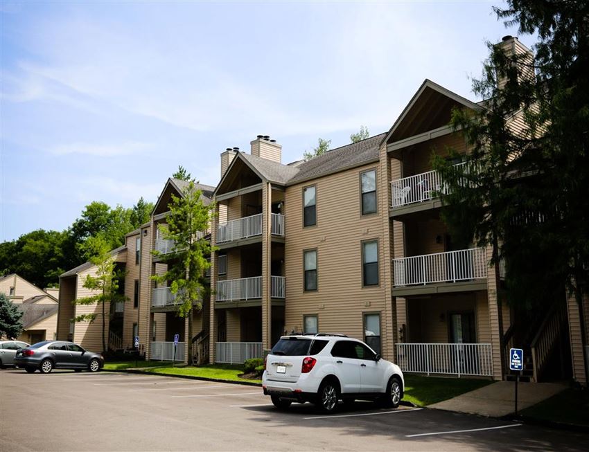 Baxter Crossings Apartments, 975 Westmeade Drive, Chesterfield, MO