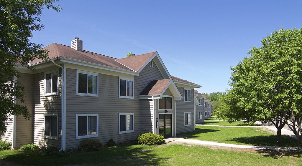 Photos and Video of Lake Grace Apartments in Chaska, MN