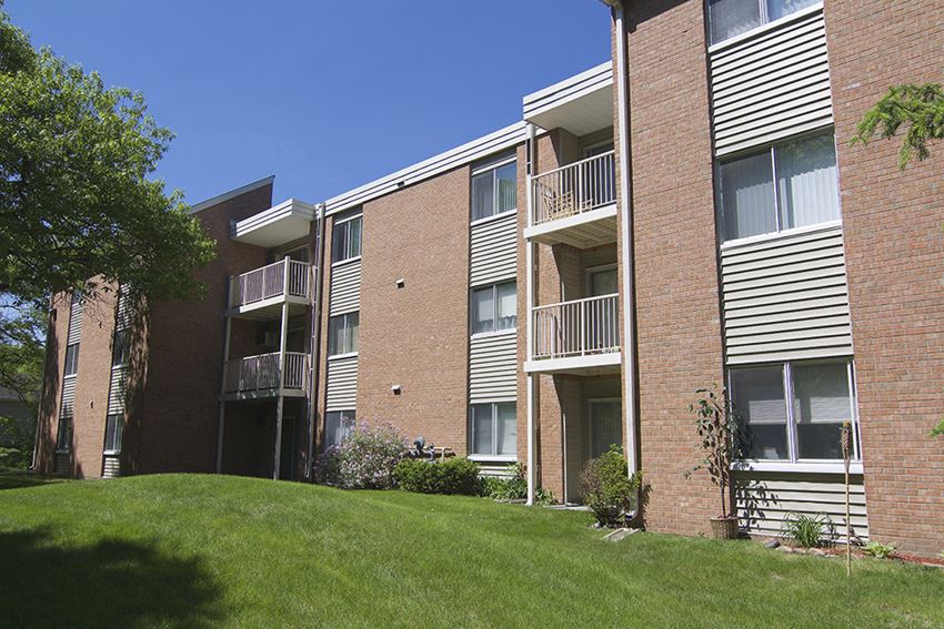 Lake Grace Apartments, 1108 Village Rd, Chaska, MN RentCafe