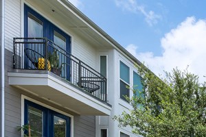 Burnet Flats Courtyard Burnet Flats Courtyard - Photo Gallery 4