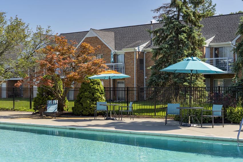 Diamond Forest Apartments, 23140 Halsted Rd, Farmington Hills, MI