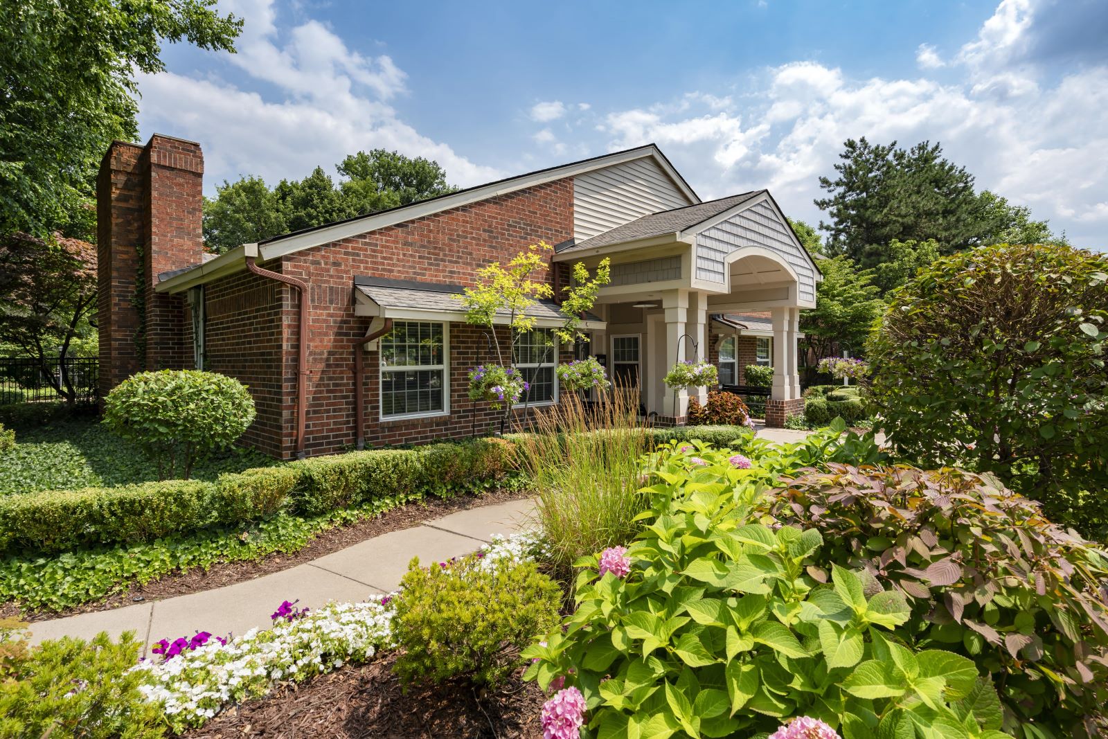 Fairlane Meadow Apartments Townhomes 4900 Heather Dr Dearborn Mi Rentcafe