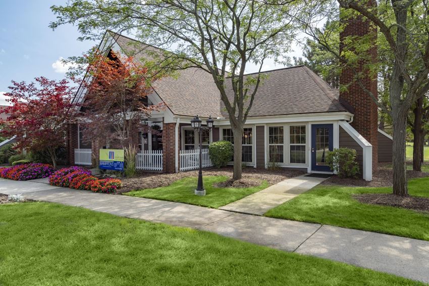 Hamptons Of Cloverlane Apartments, 4685 Hunt Club Dr, Ypsilanti, MI