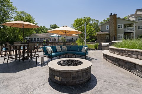Sturbridge Square Apartments, 1500 Westford Cir, Westlake