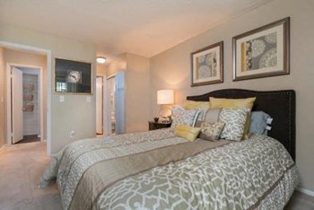 1500 Westford Cir 1-2 Beds Apartment for Rent - Photo Gallery 11