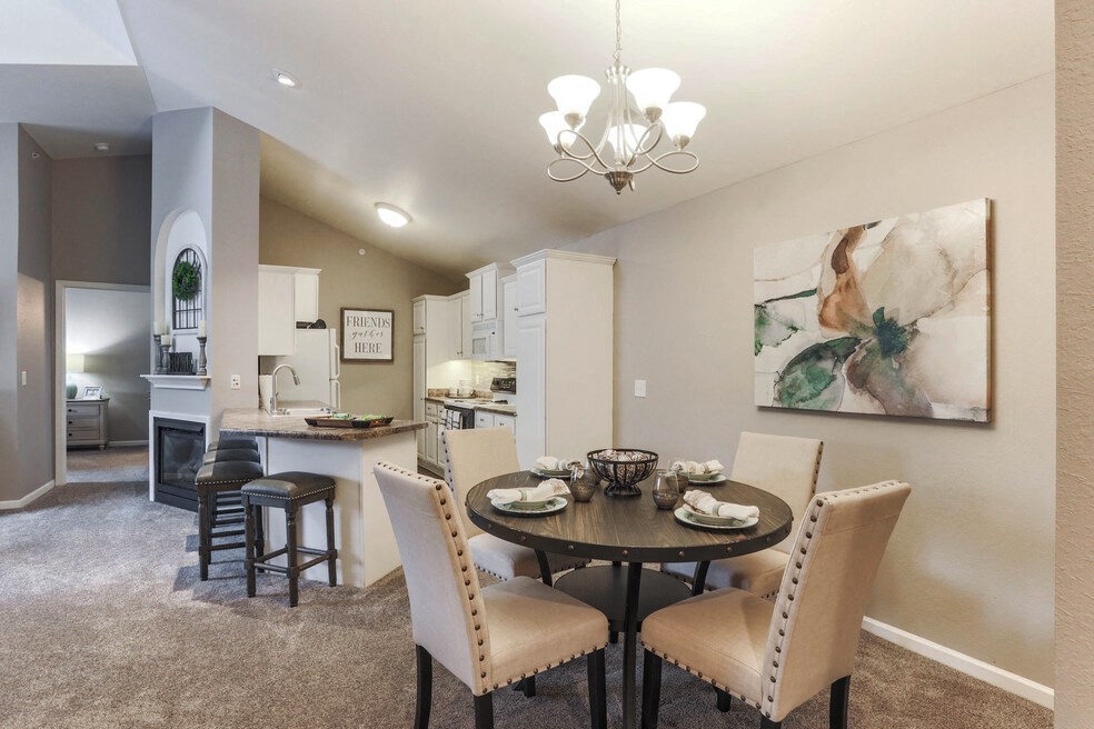 Kitchen and dining at Aspen Lakes in Holt, MI