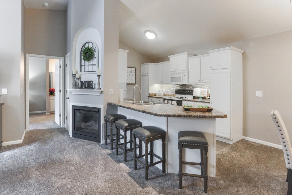 Kitchen and dining at Aspen Lakes in Holt, MI