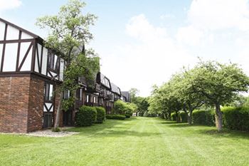 Park-like Grounds at Brookside Apartments in Springfield, MI