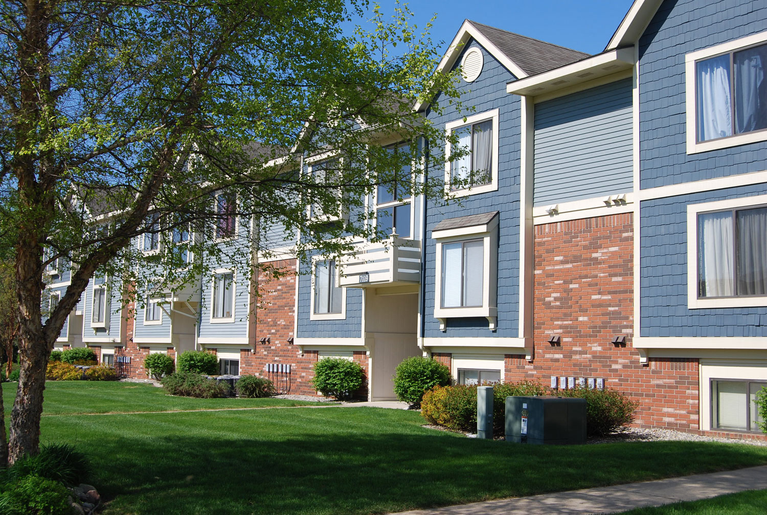Apartments in Byron Center, MI Byron Lakes Apartments