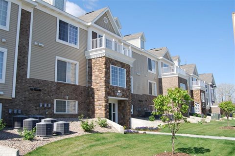 Expertly-Landscaped Grounds at Colonial Pointe at Fairview Apartments, Nebraska, 68123