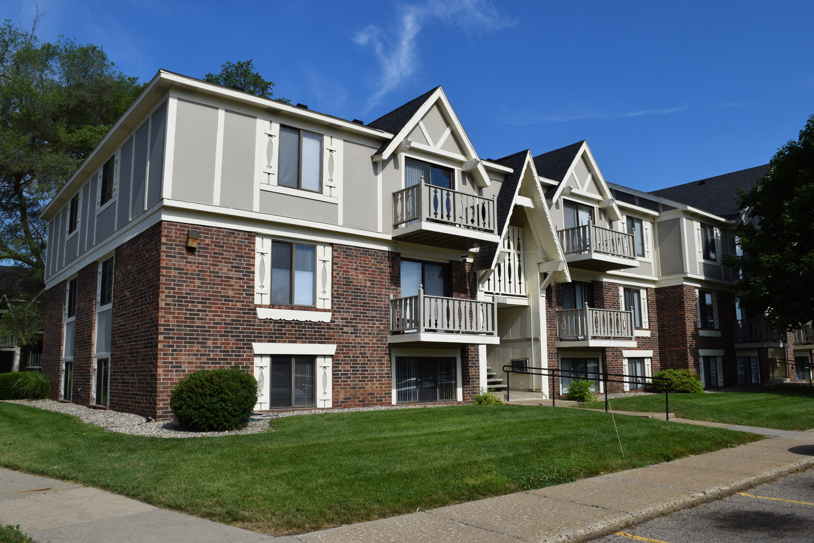 Apartments in Springfield, MI Fairlane Apartments