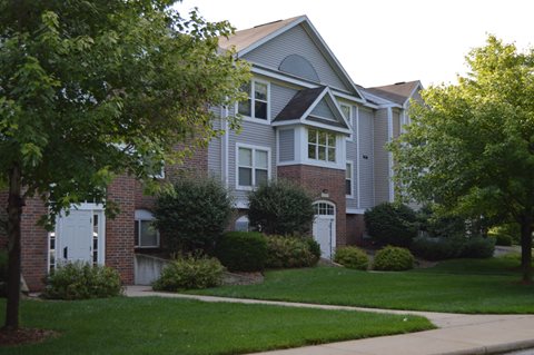 Manicured Courtyard Garden at The Highlands Apartments, Elkhart