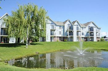 Ponds With Fountains at Huntington Cove Apartments in Merrillville, IN