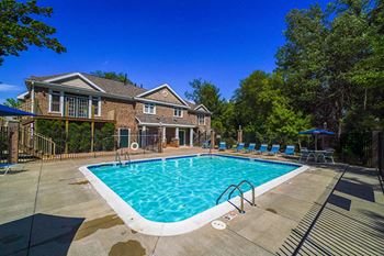 Outdoor Turquoise Swimming Pool at Tall Oaks Apartment Homes, Michigan