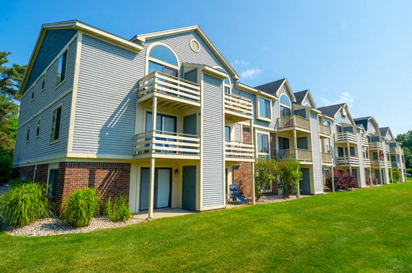 Hillis Brothers Painting Is Based Out Of Grand Rapids But Provides Service To Big Rapids Muskegon Holland Kalamazoo And Ev Interior Paint Real Estate Photography Bluestone Pavers