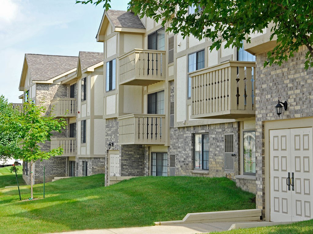 Courtyard Facing Balconies at Thornridge Apartments, Grand Blanc