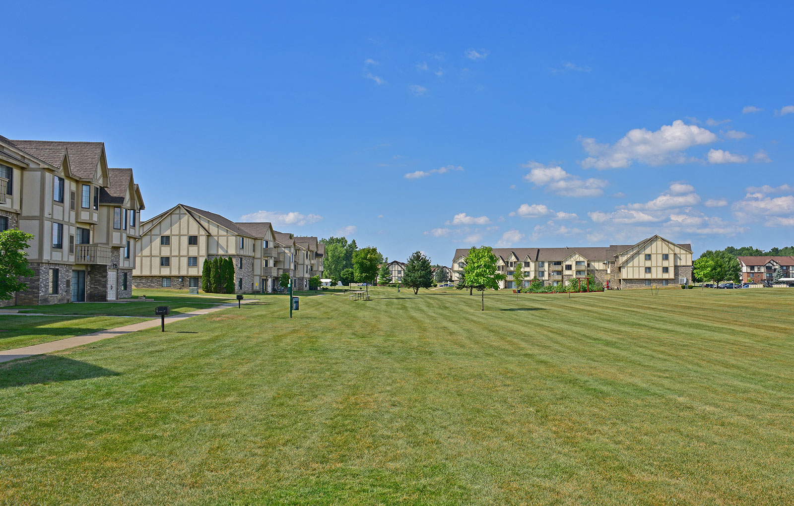 Apartments in Grand Blanc, MI Thornridge Apartments