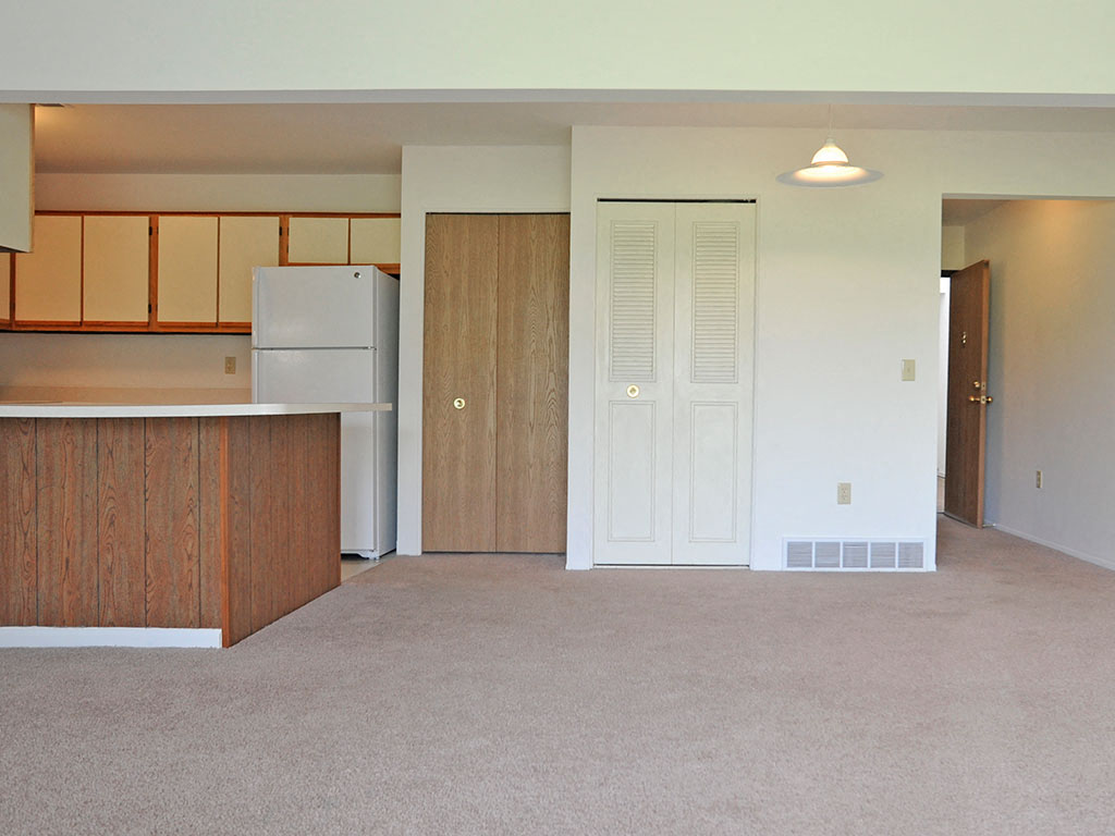 Living Room and Kitchen at Thornridge Apartments, Grand Blanc, MI