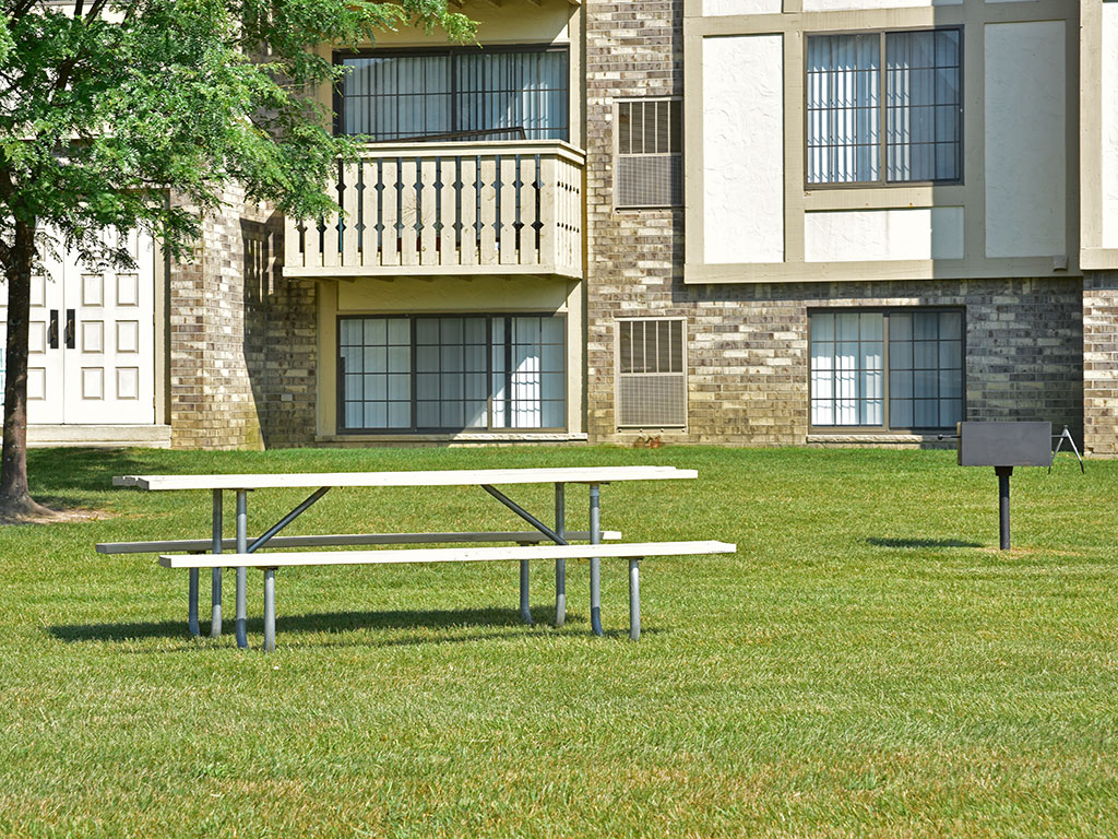 Picnic Table at Thornridge Apartments, Grand Blanc, MI