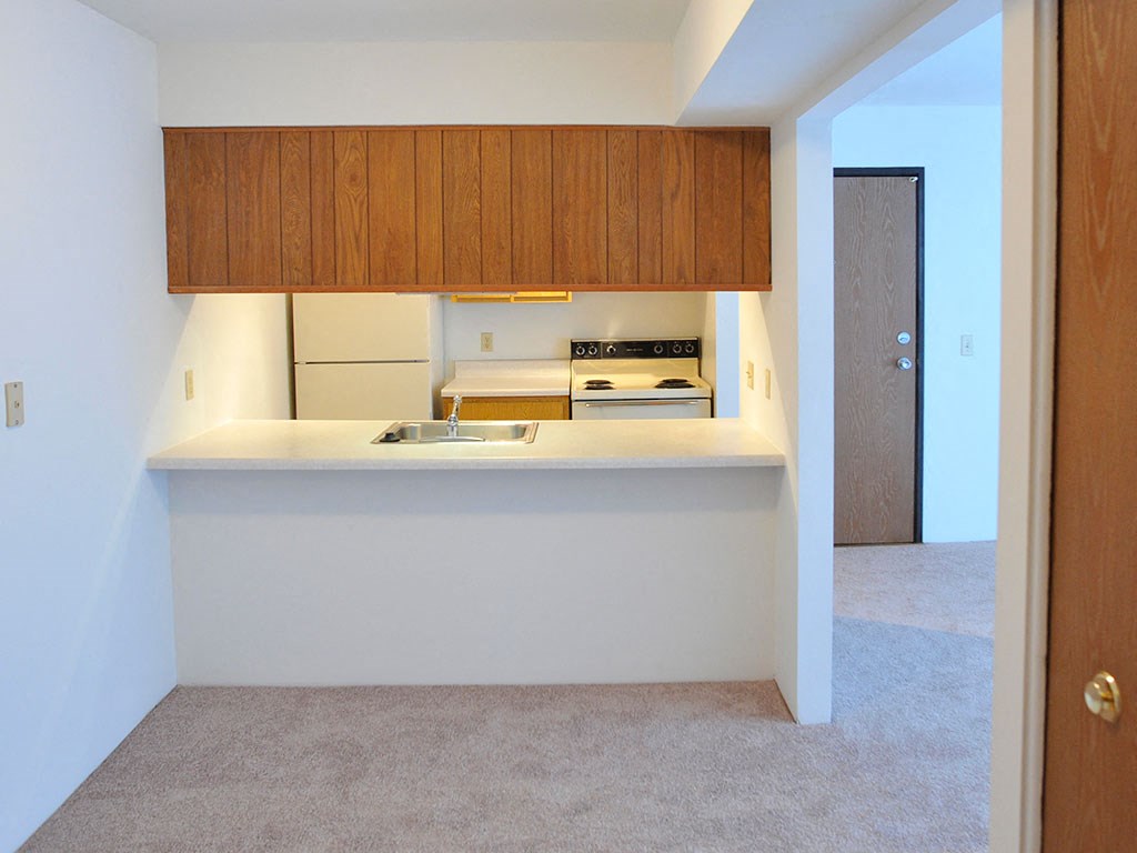 Kitchen with Breakfast Bar at Charter Oaks Apartments, Michigan