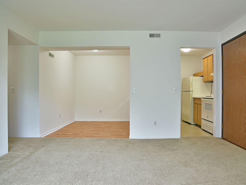 Open Floor Plan for Custom Interiors at Charter Oaks Apartments, Davison, MI, 48423