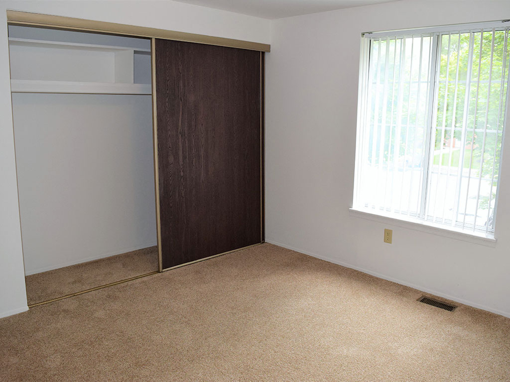 Spacious Bedroom With Closet at Shannon Manor Townhouses, Davison, 48423