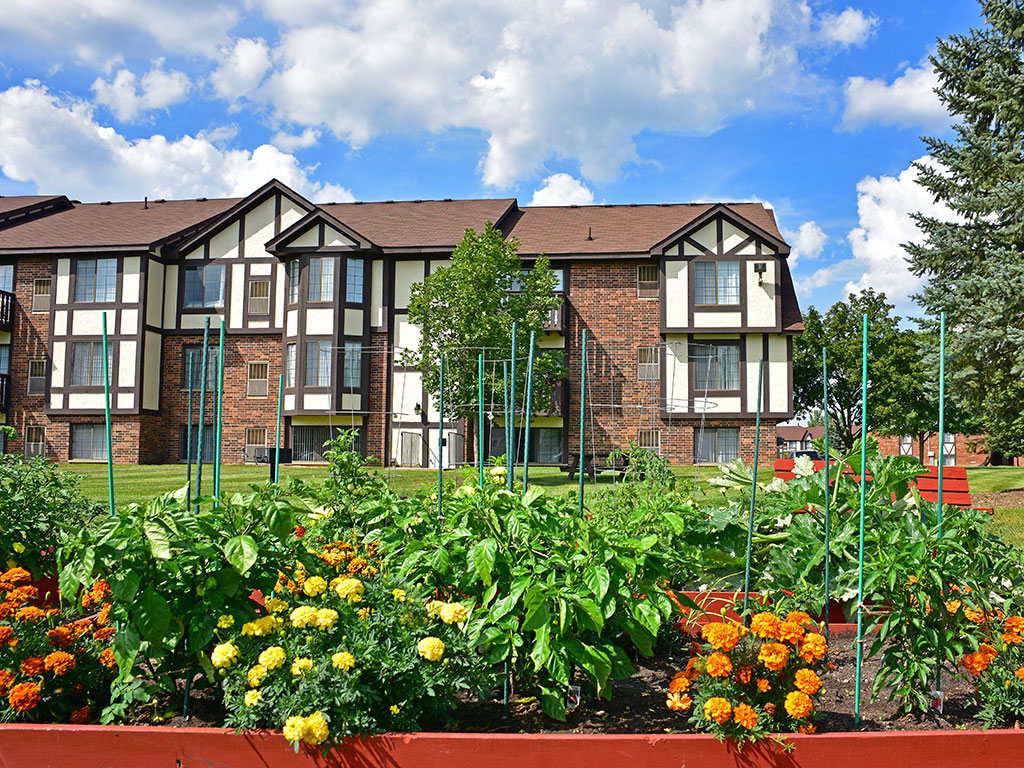 Access Controlled Community at Shannon Manor Townhouses, Davison, Michigan
