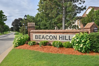 Entrance Sign at Beacon Hill Apartments, Illinois