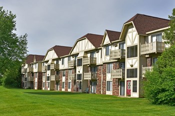 Apartment Building Exterior at Beacon Hill Apartments, Rockford, 61109 - Photo Gallery 4
