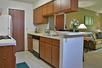 Kitchen at Beacon Hill Apartments, Illinois - Photo Gallery 8