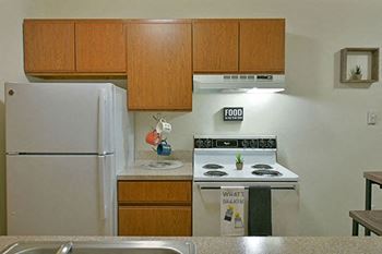 White Kitchen Appliances at Eastgate Woods Apartments, Batavia, Ohio