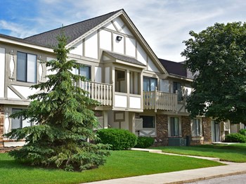 Exterior Exterior at Great Oaks Apartments, Rockford, 61109 - Photo Gallery 3