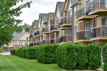 Private Balconies Available at Timberlane Apartments, Peoria, IL