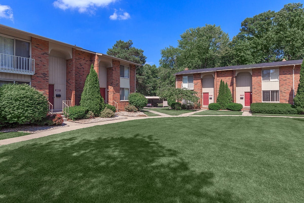 Somerset Park Apartments, 1911 Golfview Drive, Troy, MI - RENTCafé