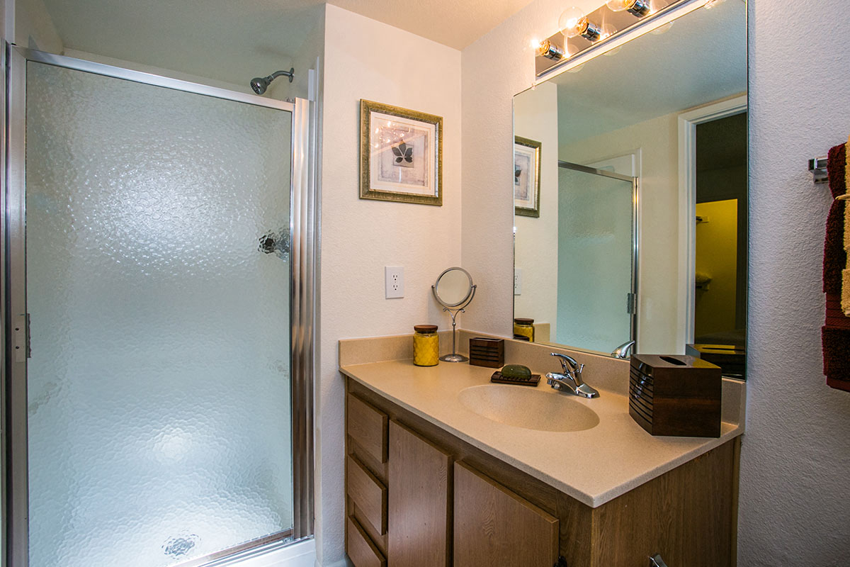 Model Bathroom at Apartments on Ray Road Chandler AZ