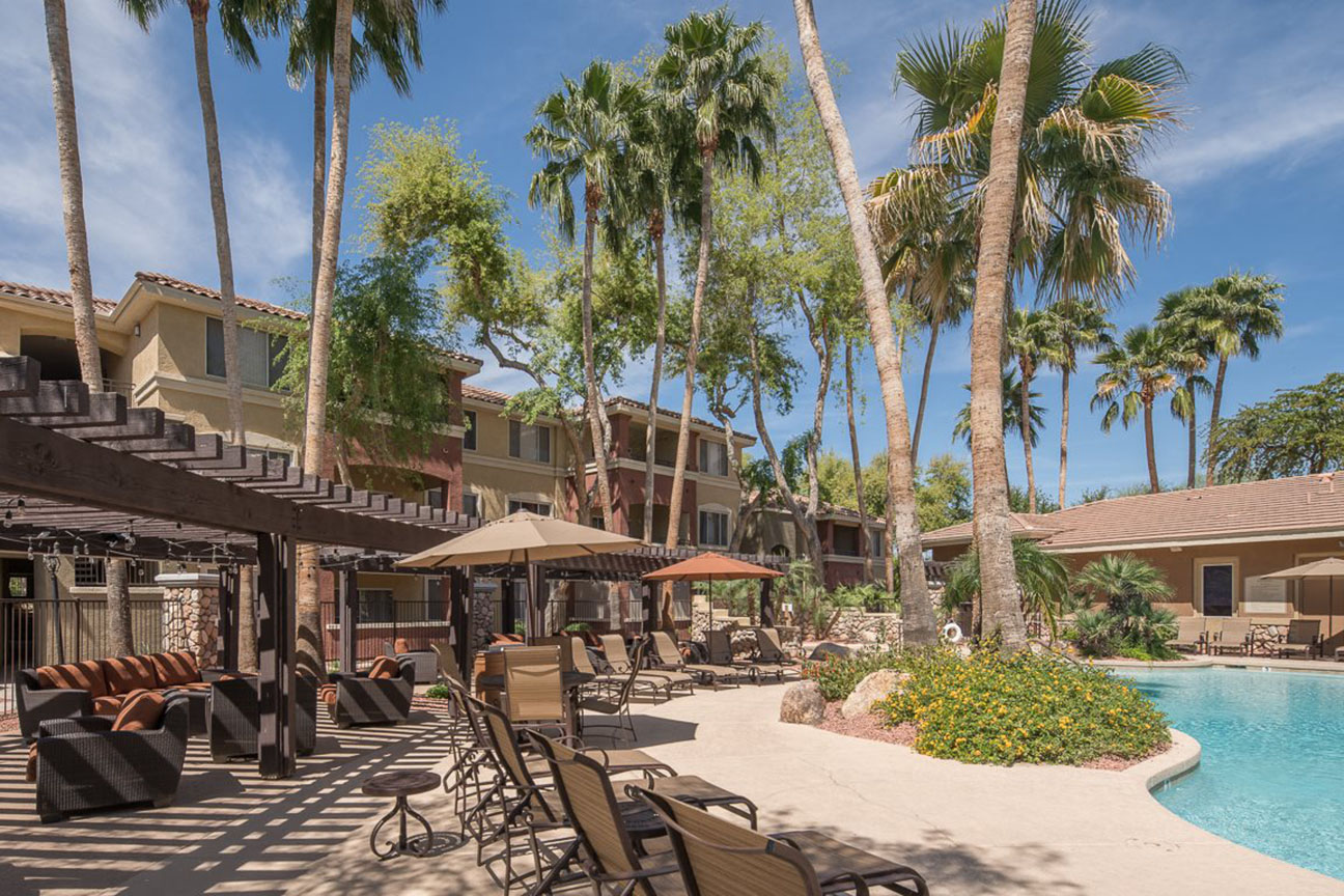Relaxing Pool Sundeck at 3 Bedroom Apartments Glendale