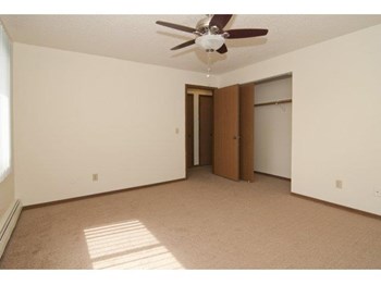 11799 Zea St NW 1-2 Beds Apartment for Rent - Photo Gallery 6